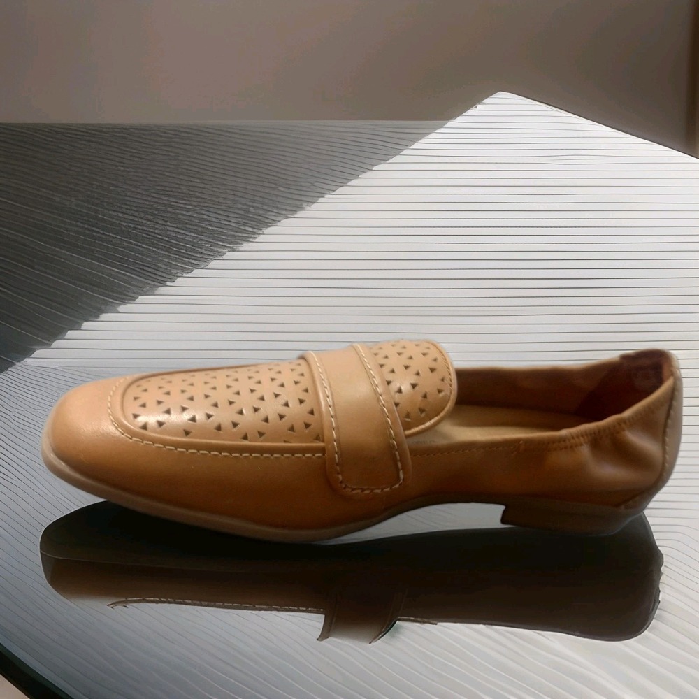 Clarks Womens Lyrical Way Loafer Size 8.5 Cognac Leather Perforated Flat Shoe